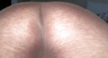 sex tina Vào buổi sáng, cô nhảy lên vòi nước của một sex 2k3 người bạn nam và lừa dối chồng.